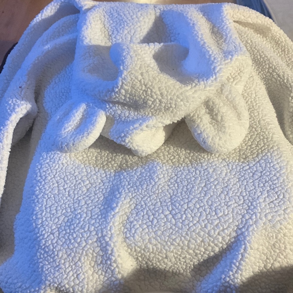 White bear sweatshirt